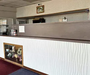 Photo 3 - Thunderbird Motel Hillsboro