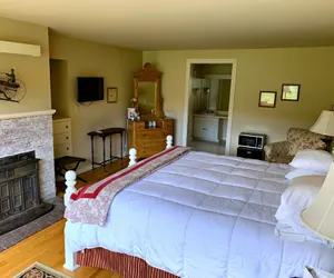 Photo 5 - Lovett's Inn and Restaurant