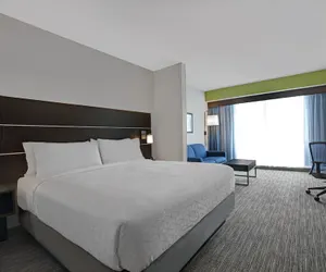 Photo 5 - Holiday Inn Express & Suites Milwaukee - Brookfield, an IHG Hotel