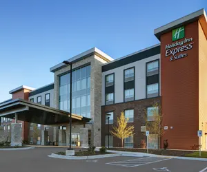 Photo 2 - Holiday Inn Express & Suites Milwaukee - Brookfield, an IHG Hotel