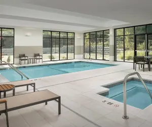 Photo 2 - Courtyard by Marriott Portland East