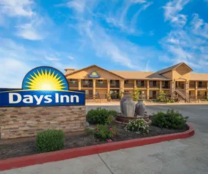 Photo 2 - Days Inn by Wyndham Galt/Elk Grove South