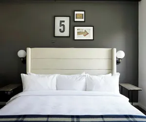 Photo 3 - The Queen Hotel Queen Village, Sonder by Marriott Bonvoy