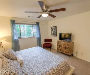 Photo 5 - 1 Br70's Inspired Comfy Condoclose to Broadmoor