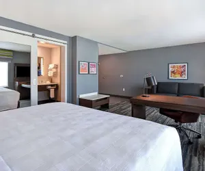 Photo 2 - Hampton Inn & Suites Las Vegas Convention Center - No Resort Fee