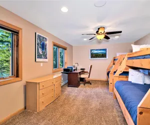 Photo 4 - Lx10: Lake View Jewel Estate With Pool Table