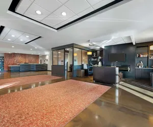 Photo 3 - Best Western Plus Lakeview Hotel