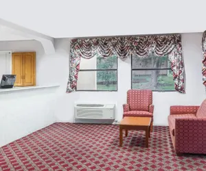 Photo 3 - Deluxe Inn Denton