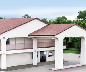 Photo 2 - Deluxe Inn Denton