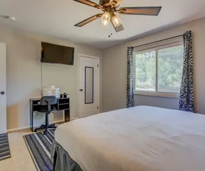 Photo 3 - 4BR Dog-friendly Minutes to Garden of the Gods