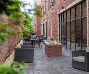Photo 2 - Courtyard by Marriott Winston - Salem Downtown