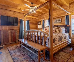 Photo 3 - The Lazy K 3 Bedroom Cabin by RedAwning
