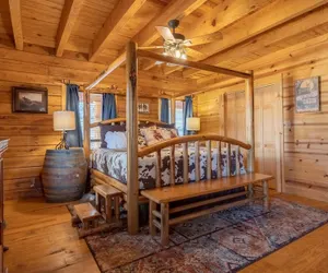 Photo 4 - The Lazy K 3 Bedroom Cabin by RedAwning