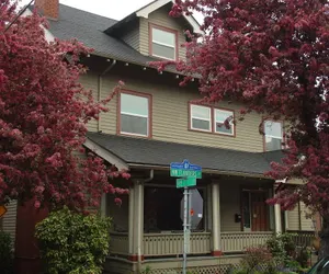 Photo 2 - Portland International Guesthouse