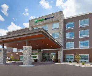 Photo 2 - Holiday Inn Express & Suites Grand Rapids Airport - South, an IHG Hotel