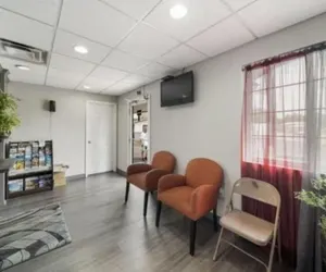 Photo 3 - Deluxe Inn & Suites By OYO Miami OK