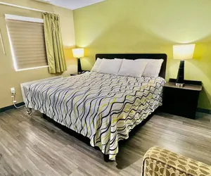 Photo 4 - Deluxe Inn & Suites By OYO Miami OK