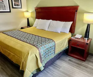 Photo 5 - Deluxe Inn & Suites By OYO Miami OK
