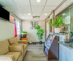 Photo 3 - Deluxe Inn & Suites By OYO Miami OK