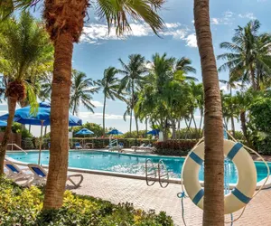 Photo 2 - Radisson Resort Miami Beach