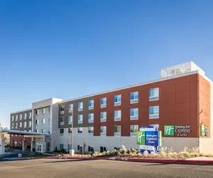 Photo 2 - Holiday Inn Express & Suites Bend South by IHG