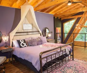 Photo 5 - Whispering Waters 1 Bedroom Cabin by RedAwning