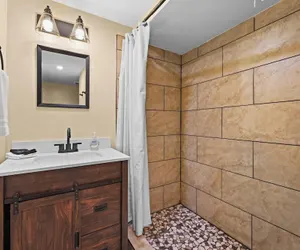 Photo 5 - The Cascades Inn