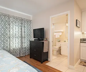Photo 4 - Huntington Beach Studio Blocks To The Beach And Downtown Studio Bedroom Apts by Redawning