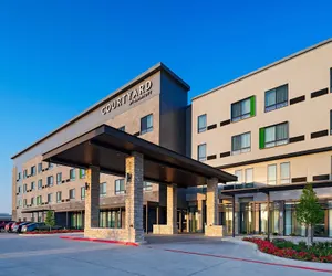 Photo 2 - Courtyard by Marriott Dallas Grand Prairie