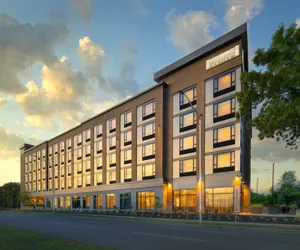 Photo 2 - Holiday Inn Express Boston Logan Airport - Revere by IHG