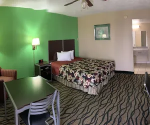 Photo 2 - Thunderbird Inn