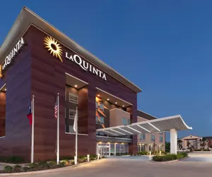 Photo 2 - La Quinta Inn & Suites by Wyndham Texas City I 45