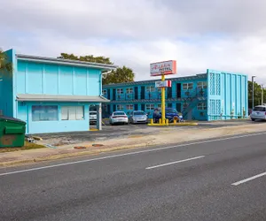 Photo 2 - Aladdin Motel By OYO Merritt Island