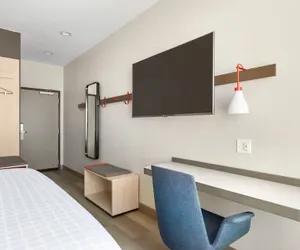 Photo 4 - avid hotel Boston Logan Airport - Revere by IHG