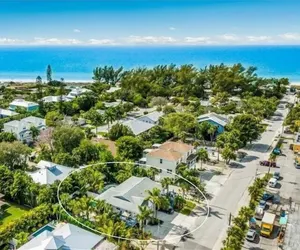 Photo 2 - 7 Doors Down 3 Bedroom Villa by RedAwning