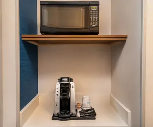 Photo 5 - Holiday Inn Express & Suites Las Vegas - E Tropicana by IHG