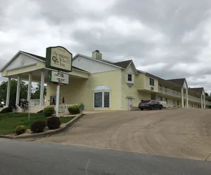 Photo 2 - Spinning Wheel Inn