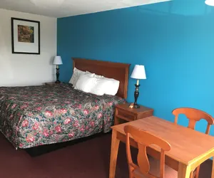 Photo 3 - Twelve Oaks Inn