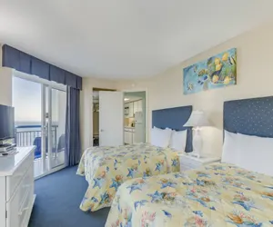 Photo 3 - Spectacular Oceanfront Condo by Hosteeva