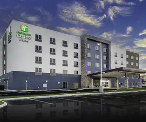 Photo 2 - Holiday Inn Express & Suites Fort Myers Airport, an IHG Hotel