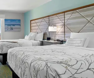 Photo 2 - Ocean Sands Beach Boutique Inn - Stay At the Beach