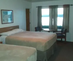 Photo 3 - Bay Bridge Motel