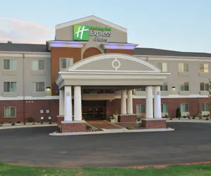 Photo 2 - Holiday Inn Express & Suites Clinton