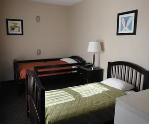 Photo 3 - Holiday Inn Express & Suites Clinton