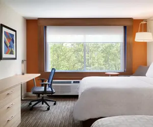 Photo 3 - Holiday Inn Express Newton by IHG