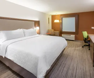 Photo 4 - Holiday Inn Express Newton by IHG