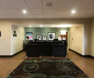 Photo 3 - Hampton Inn & Suites Middlebury