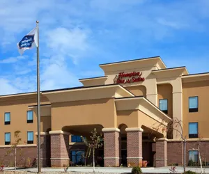 Photo 2 - Hampton Inn & Suites Middlebury