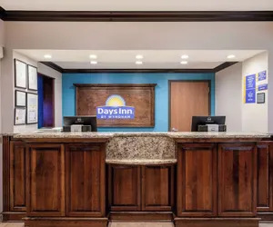 Photo 3 - Days Inn by Wyndham Baton Rouge/I-10