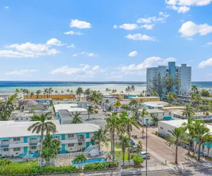 Photo 2 - Hollywood Beachside Boutique Suites